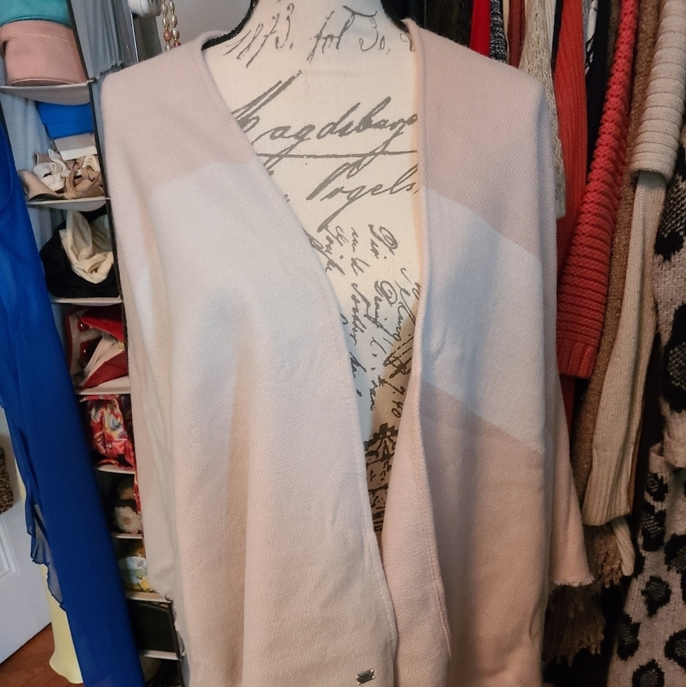 Woven Scarfigan with Fringe. Hp🔥🔥🔥 - Picture 3 of 6